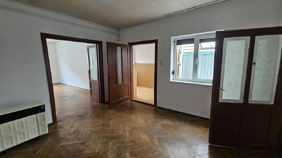 Casă individuală cu 3 camere cu Teren 130 Mp în Central