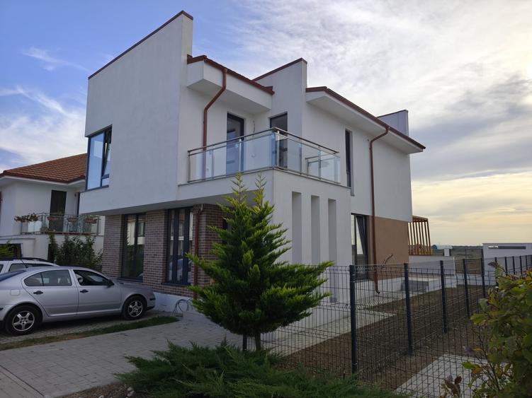 Casă individuală cu 5 camere cu Canalizare în Mogoșoaia