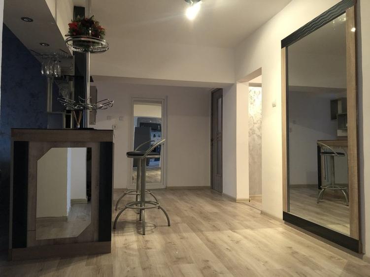 Apartament cu 3 camere decomandat, mobilat în Central