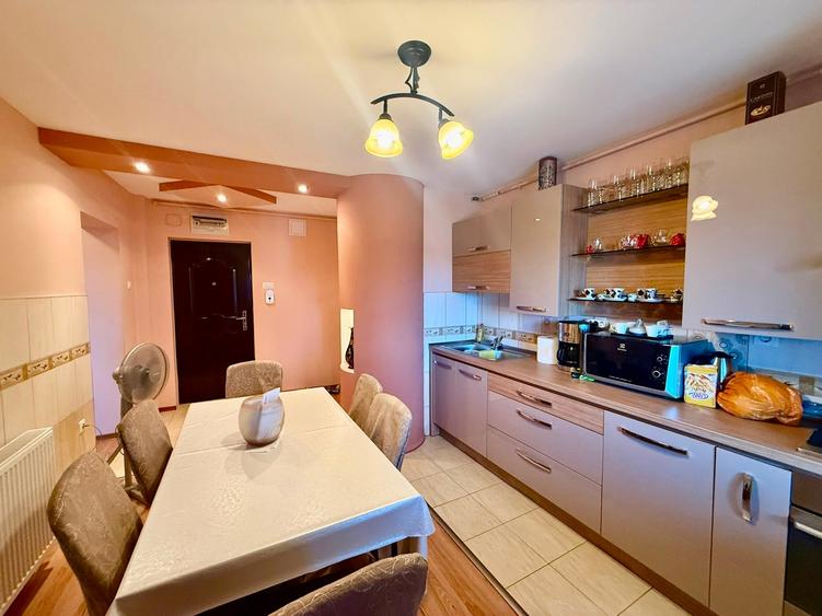 Apartament cu 2 camere decomandat în Liliacului