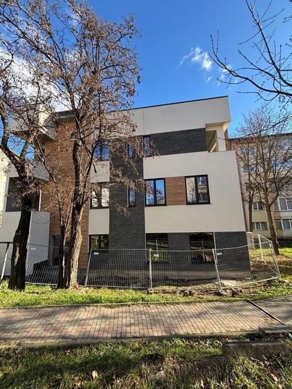 Spațiu comercial, de 900 mp, în Precista