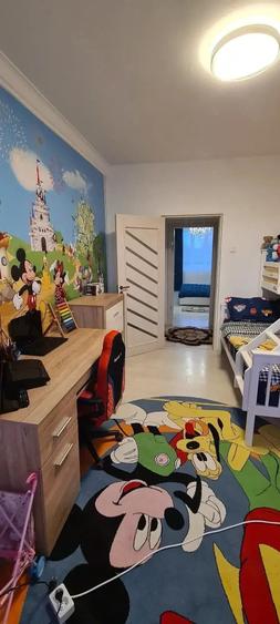 Apartament cu 3 camere semidecomandat în Ultracentral