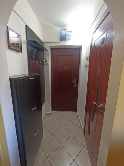 Apartament cu 2 camere nedecomandat în Simeria