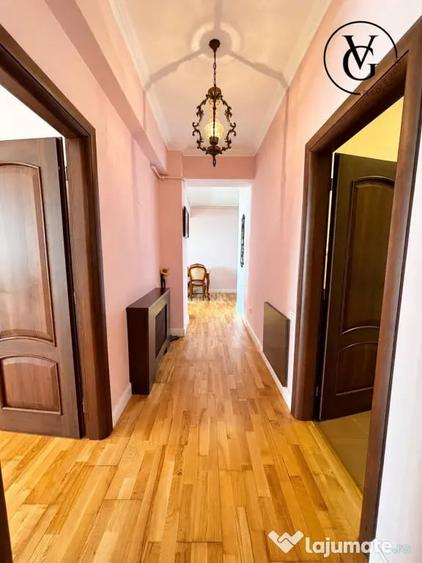 Apartament cu 3 camere semidecomandat în Central