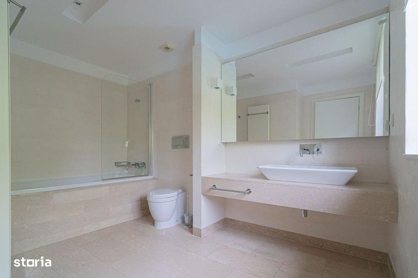 Casă cu 4 camere cu Teren 450 Mp în Central