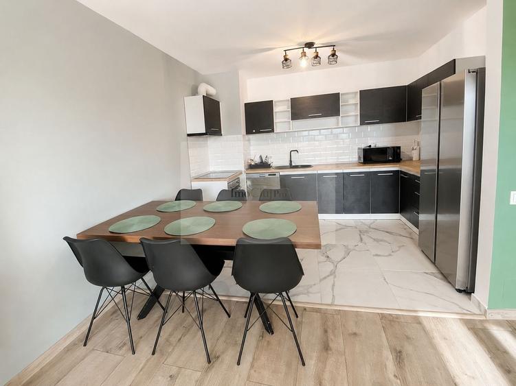 Apartament cu 3 camere semidecomandat, mobilat în Semicentral