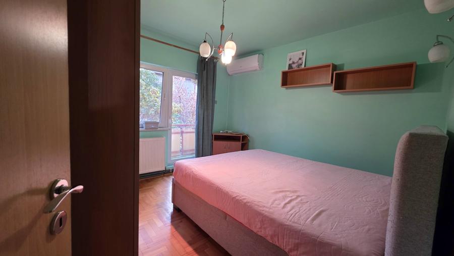 Apartament cu 3 camere decomandat, mobilat în Soarelui