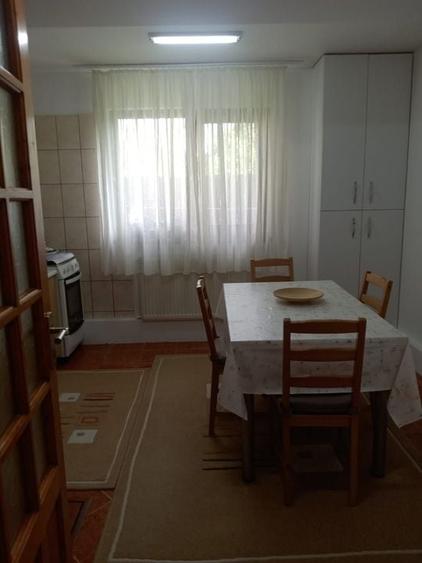 Casă individuală cu 3 camere cu Canalizare în Central