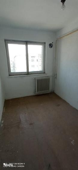 Apartament cu 4 camere decomandat în Calea București