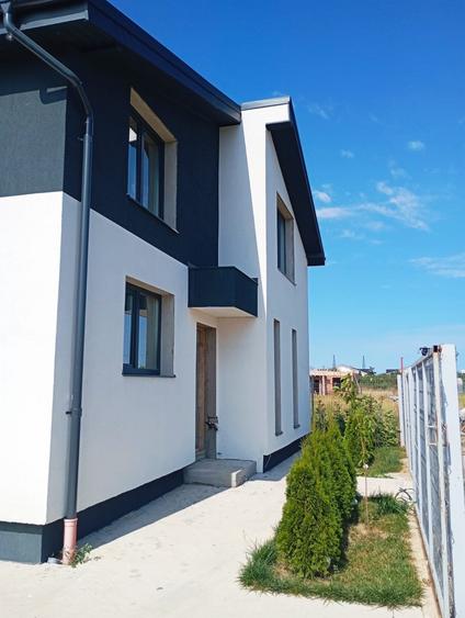 Casă individuală cu 4 camere cu Canalizare în Balotești