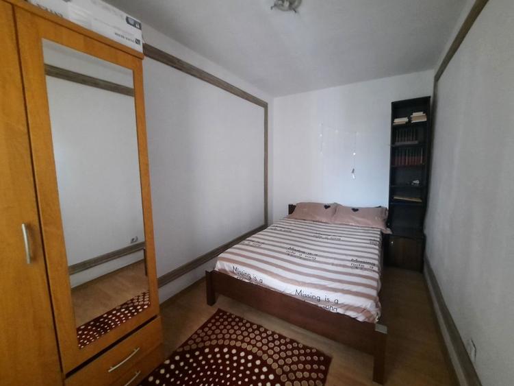 Apartament cu 4 camere semidecomandat în Dărmănești