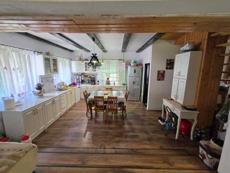 Casă individuală cu 7 camere cu Teren 4557 Mp în Exterior Est