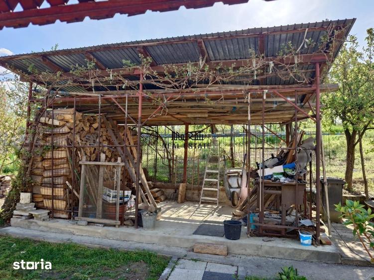 Casă cu 9 camere cu Teren 2339 Mp în Central