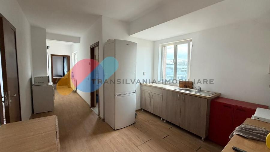 Apartament cu 3 camere semidecomandat în Someșeni