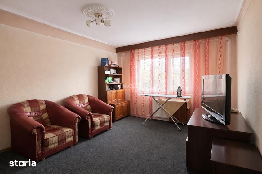 Apartament cu 3 camere decomandat în Nicolina