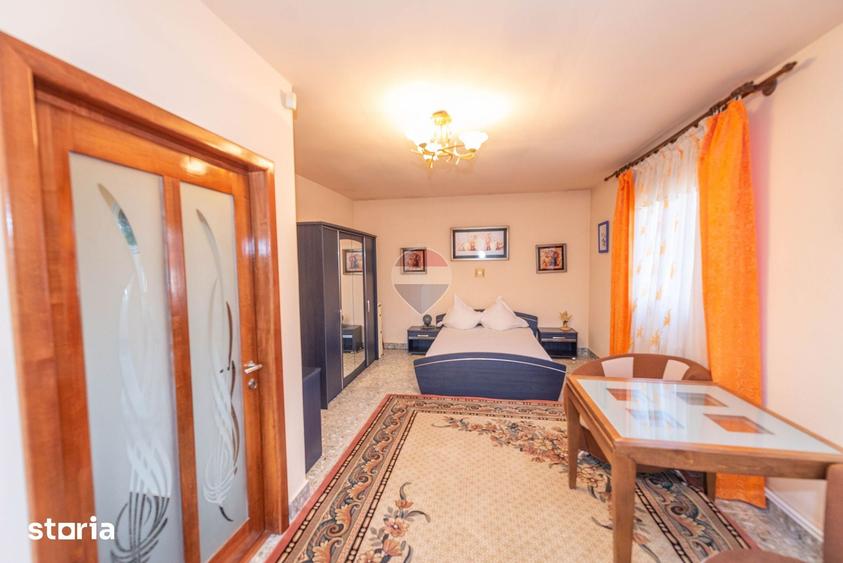 Casă cu 6 camere cu Teren 1000 Mp în Central