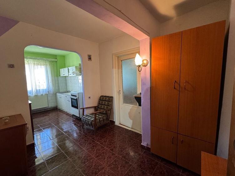 Apartament cu 3 camere semidecomandat în Central