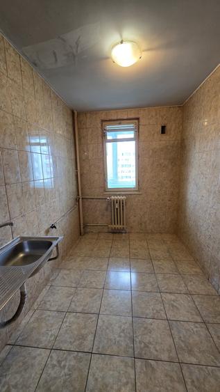 Apartament cu 3 camere decomandat în Berceni