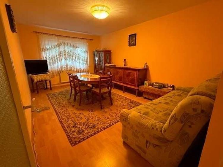 Apartament cu 3 camere decomandat în Ștrand