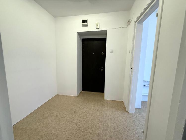 Apartament cu 3 camere semidecomandat în Lujerului