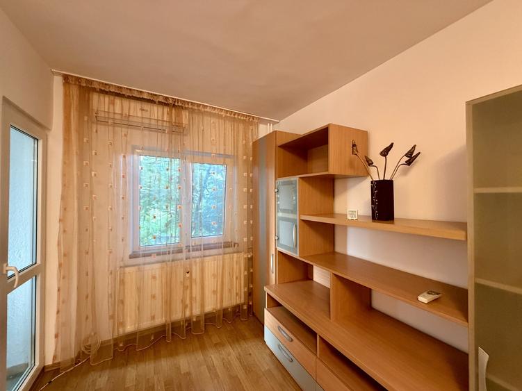 Apartament cu 3 camere decomandat, mobilat în Lujerului