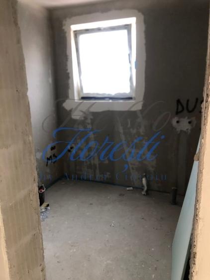 Duplex cu 4 camere semidecomandat cu Canalizare în Dâmbul Rotund