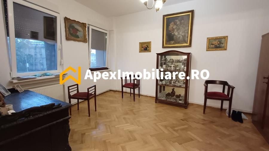 Apartament cu 4 camere circular, mobilat în Gara de Nord