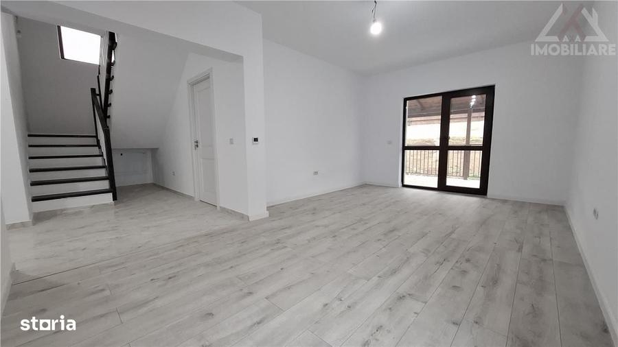 Casă cu 4 camere în Uricani