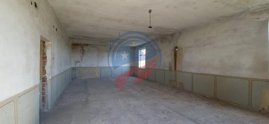 Spațiu comercial, de 721 mp, în Periferie