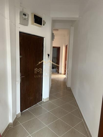 Apartament cu 4 camere decomandat în P-ța Romană