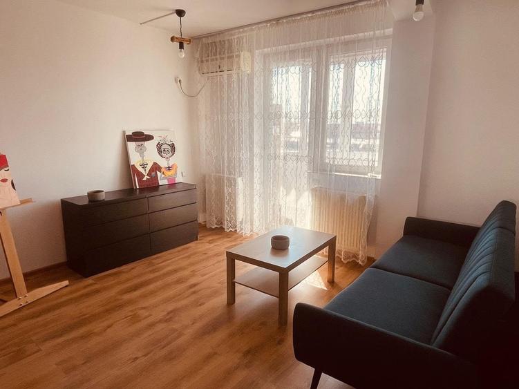 Apartament cu 3 camere decomandat, mobilat în Apărătorii Patriei