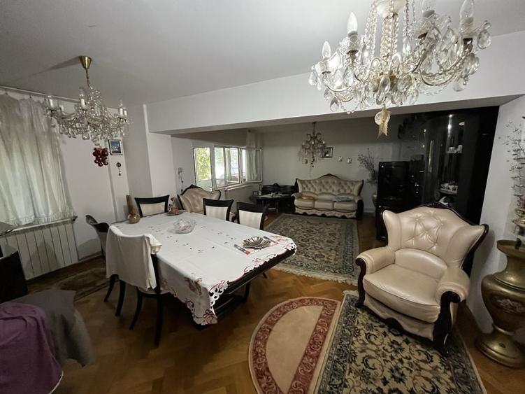 Apartament cu 3 camere decomandat în Vărsătura