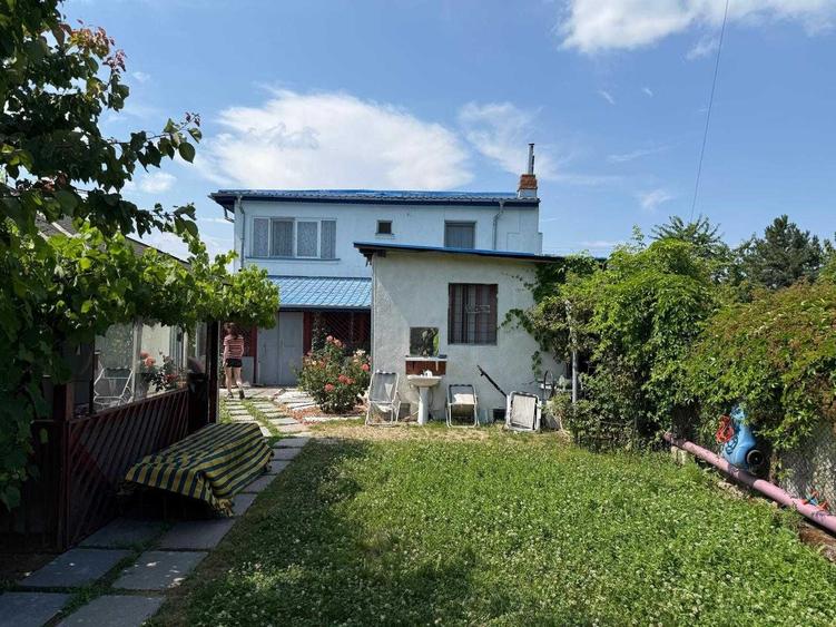 Casă cu 4 camere în Ciolpani