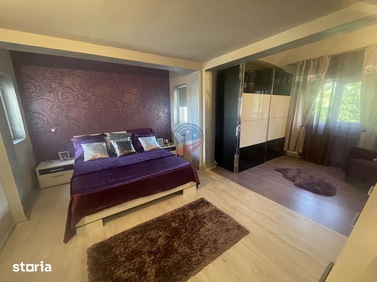 Casă cu 5 camere cu Teren 500 Mp în Șimnicu de Sus