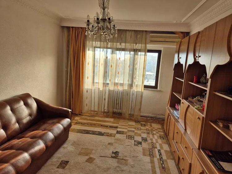 Apartament cu 3 camere decomandat în Păcurari