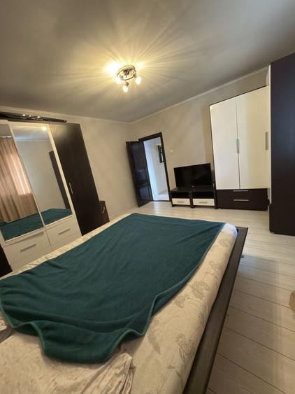 Apartament cu 3 camere decomandat în Exterior Vest