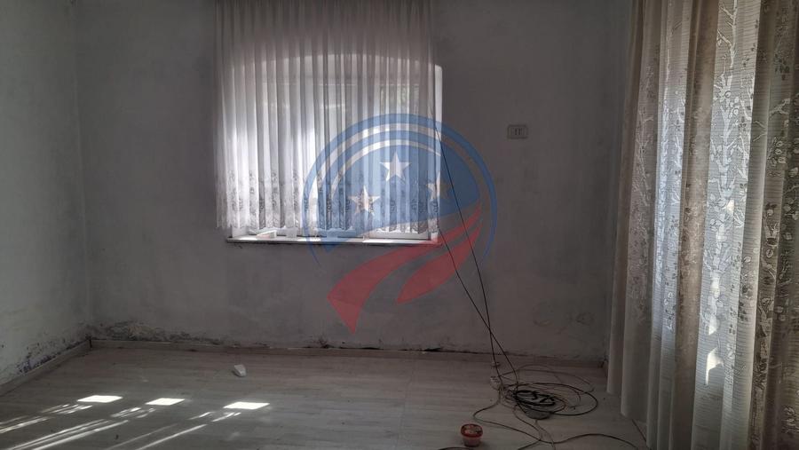 Casă individuală cu 3 camere cu Canalizare în Central