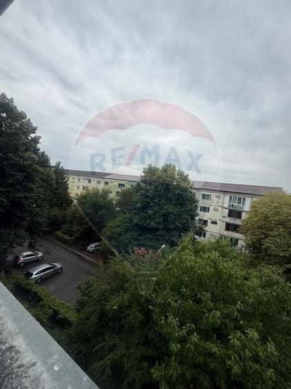 Apartament cu 2 camere semidecomandat în Săsar