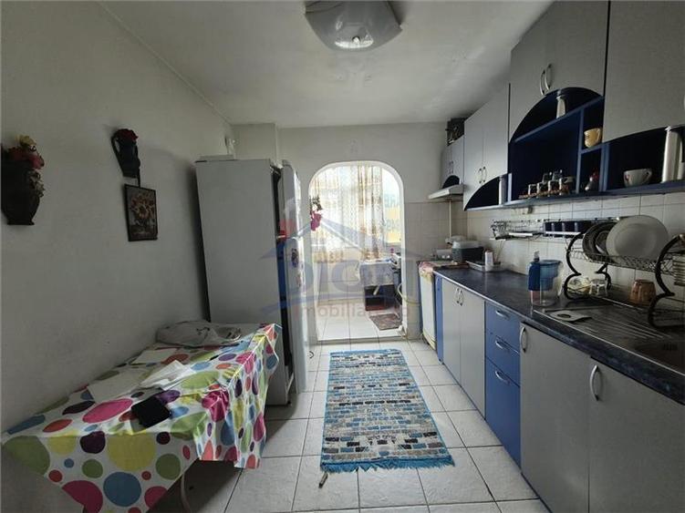 Apartament cu 3 camere decomandat în Dristor