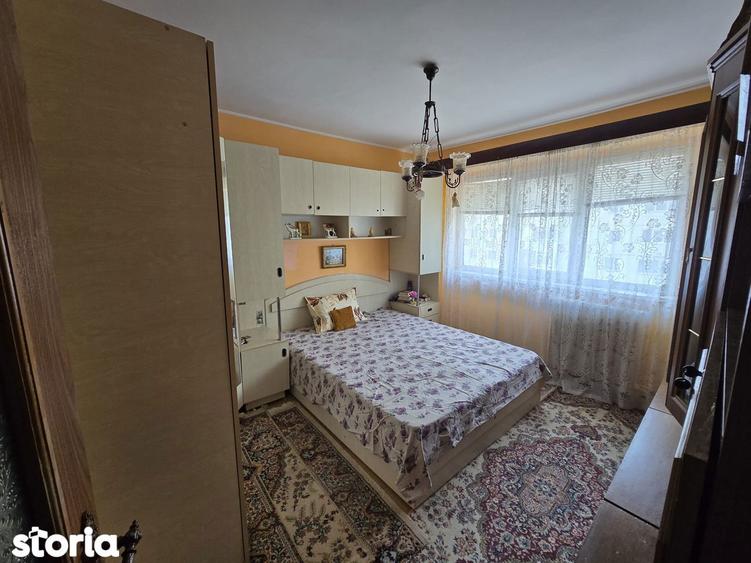 Apartament cu 3 camere decomandat, mobilat în Viziru 3