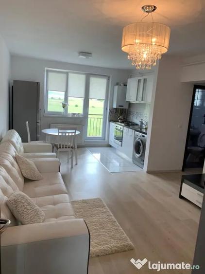 Apartament cu 3 camere decomandat în Aeroport