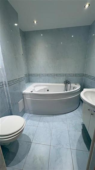 Apartament cu 3 camere decomandat, mobilat în Răcădău