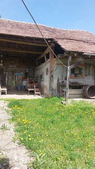 Casă cu 4 camere în Coroi