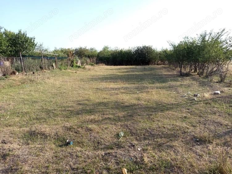 Casă cu Teren 1129 Mp în Berliște