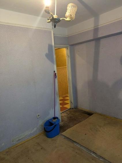 Apartament cu 3 camere semidecomandat, mobilat în Radu Negru