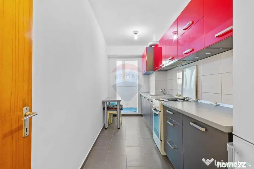 Apartament cu 3 camere semidecomandat în Polivalentă
