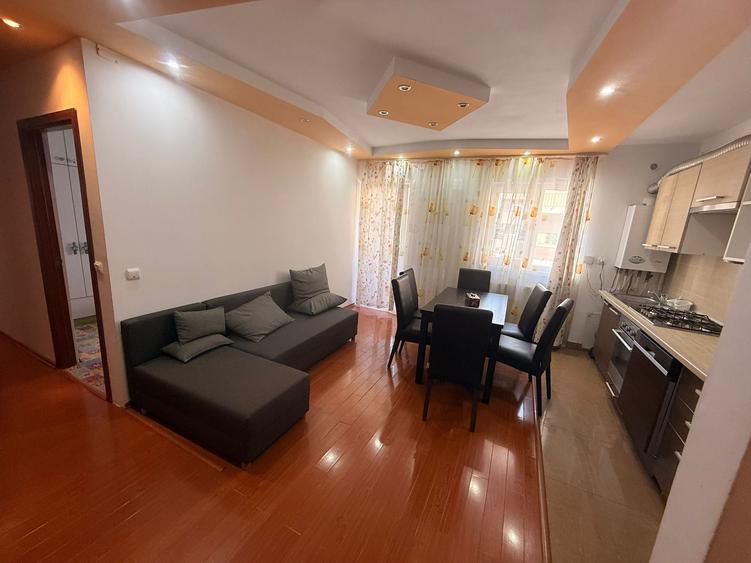 Apartament cu 3 camere semidecomandat în Florești
