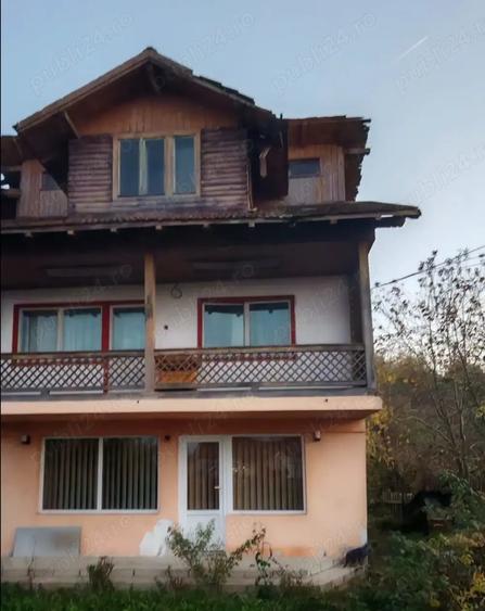 Casă cu 5 camere cu Teren 120 Mp în Teiu