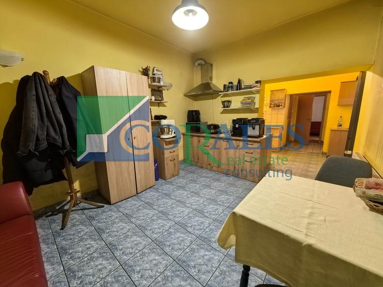 Casă individuală cu 7 camere cu Canalizare în Traian