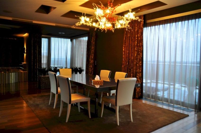 Apartament cu 6 camere semidecomandat, mobilat în Herăstrău